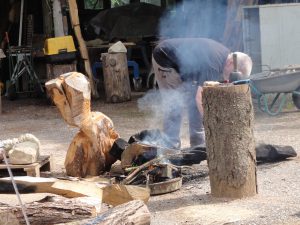Holzbearbeitung mit Feuer